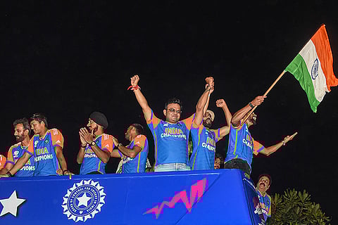 Jay Shah with Mohammed Siraj, Ravindra Jadeja and Arshdeep Singh